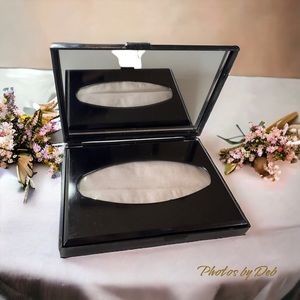 🔥2/$30🔥 Vintage black lacquer floral compact tissue holder with mirror